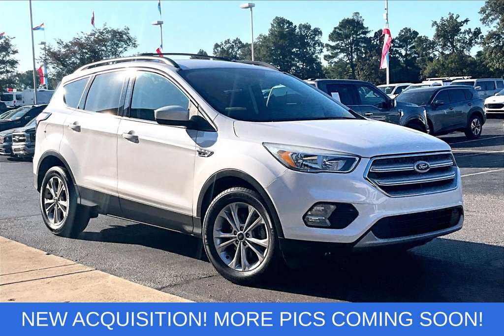 Certified 2018 Ford Escape SE w/ SE Sync 3 Package FWD image 1