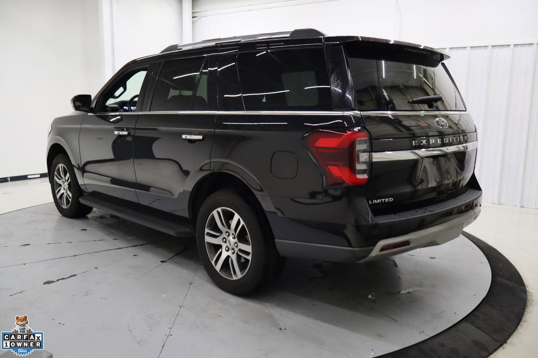 Certified 2024 Ford Expedition Limited image 3