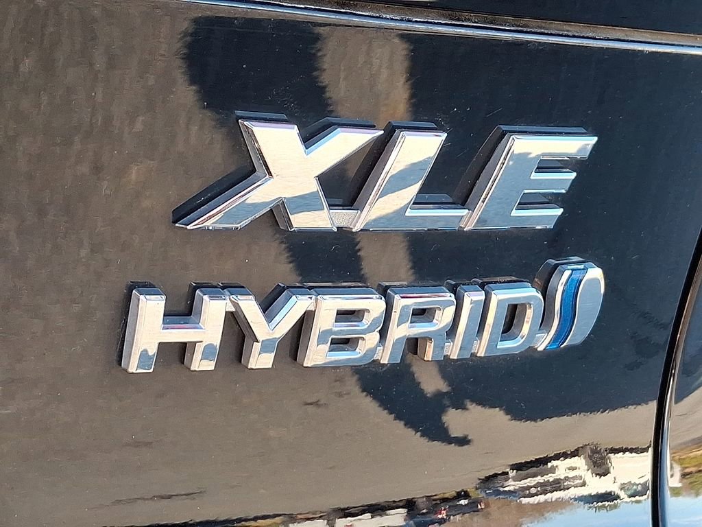 Used 2021 Toyota Venza XLE image 32