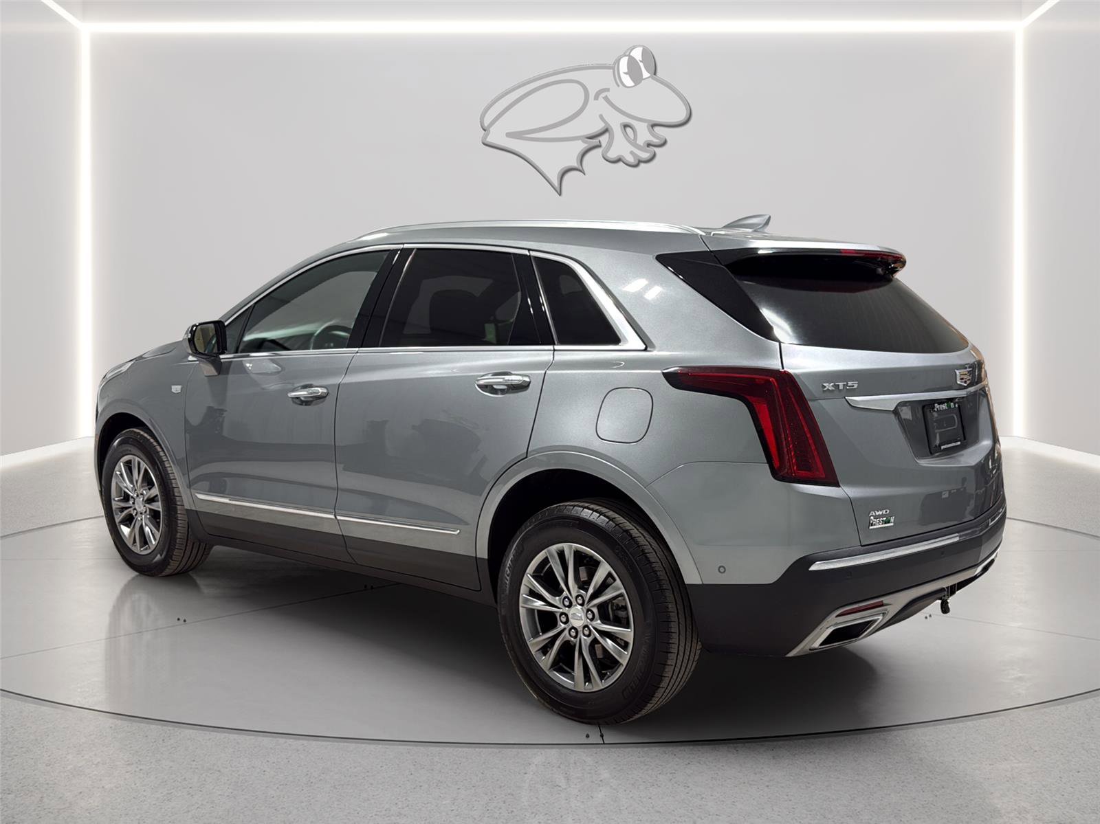 Used 2023 Cadillac XT5 Premium Luxury w/ Technology Package AWD/4WD image 3