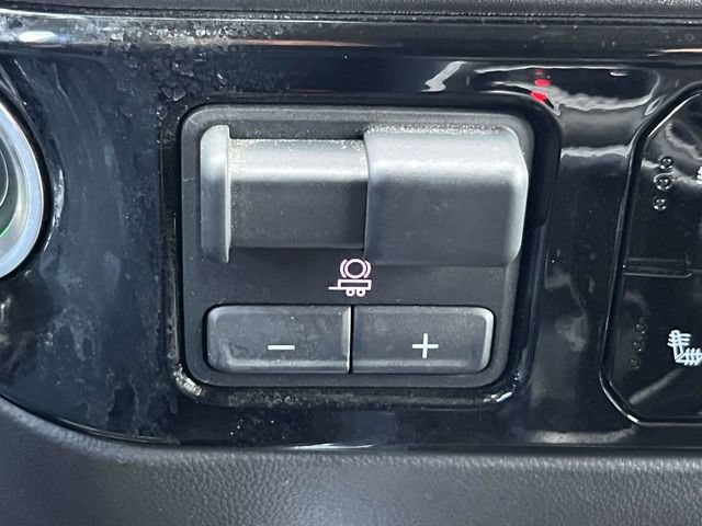 Used 2025 Chevrolet Silverado 1500 LT Trail Boss w/ LT Trail Boss Premium Package AWD/4WD image 19