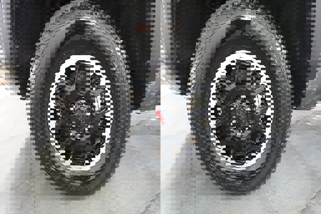 Used 2025 Toyota Tacoma TRD Off-Road AWD/4WD image 32