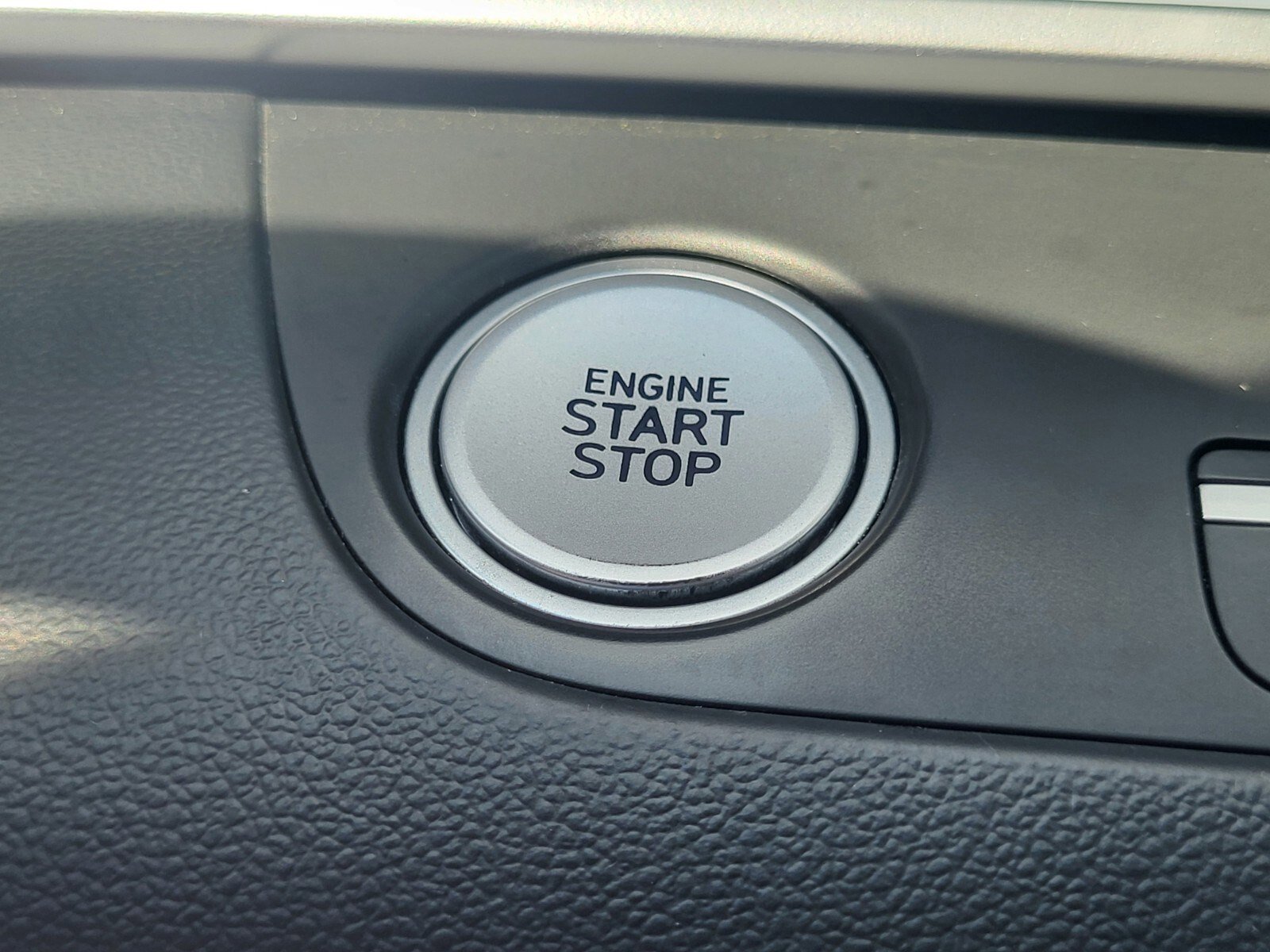 Used 2024 Hyundai Elantra Limited image 25