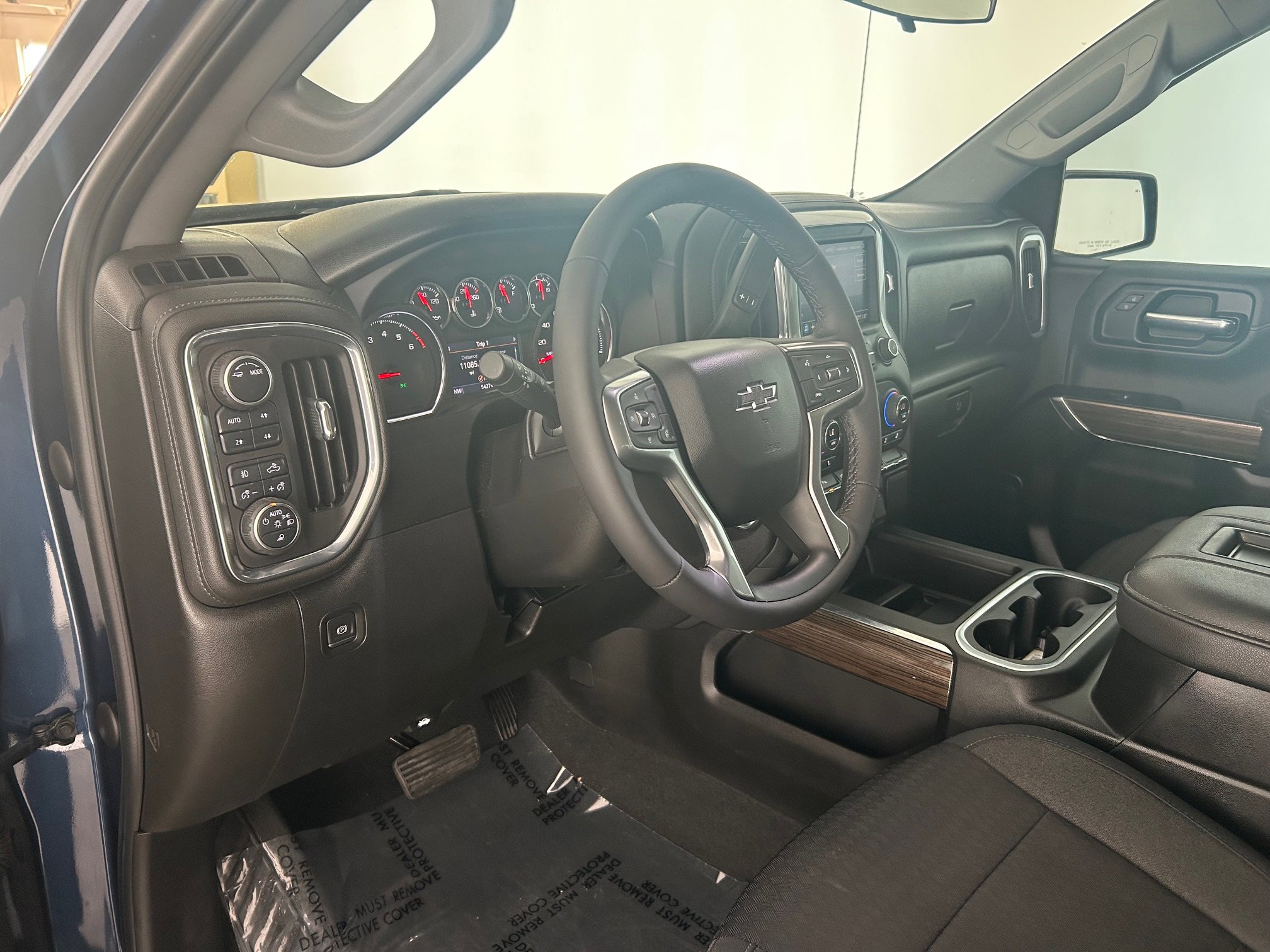 Used 2022 Chevrolet Silverado 1500 RST AWD/4WD image 11