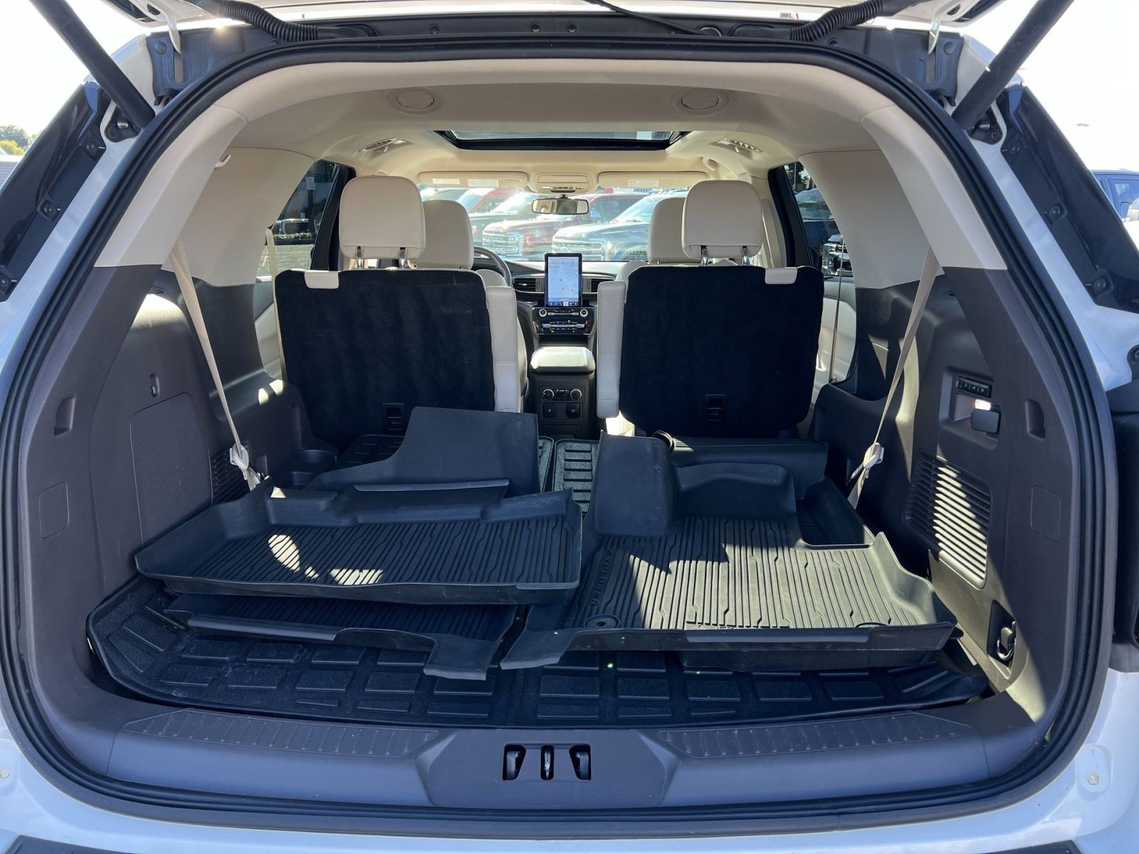 Certified 2023 Ford Explorer Platinum w/ Technology Package AWD/4WD image 26