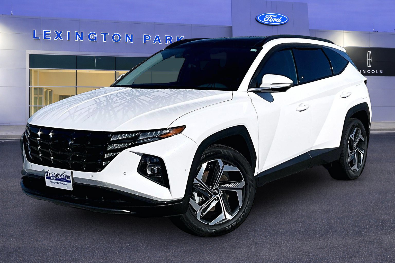 Used 2023 Hyundai Tucson Limited w/ Cargo Package AWD/4WD image 3
