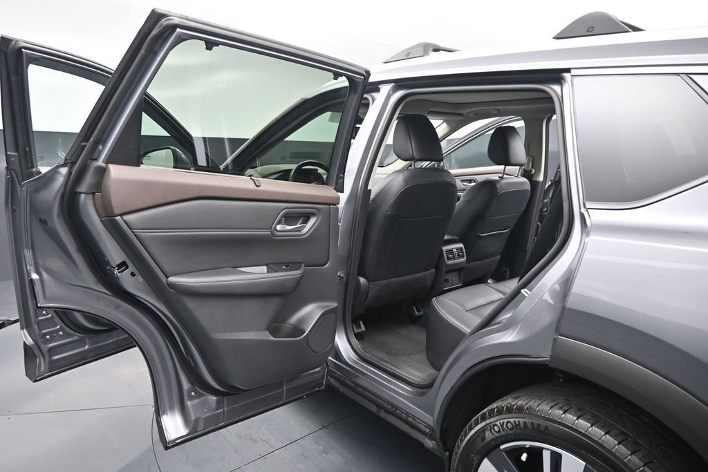 Used 2023 Nissan Rogue SL w/ SL Premium Package FWD image 17