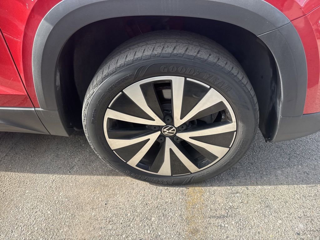 Used 2022 Volkswagen Taos SE image 9