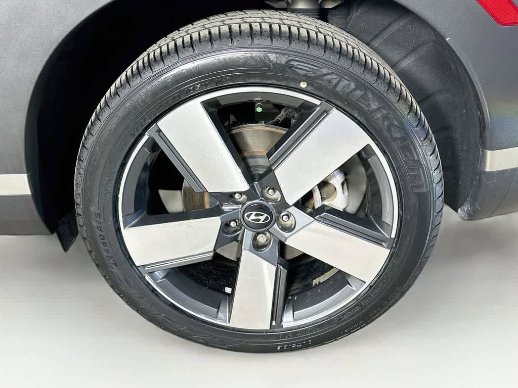 Used 2024 Hyundai Santa Fe Limited FWD image 7