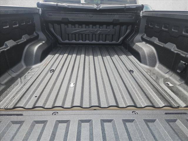 Used 2024 Chevrolet Colorado ZR2 w/ Technology Package AWD/4WD image 6