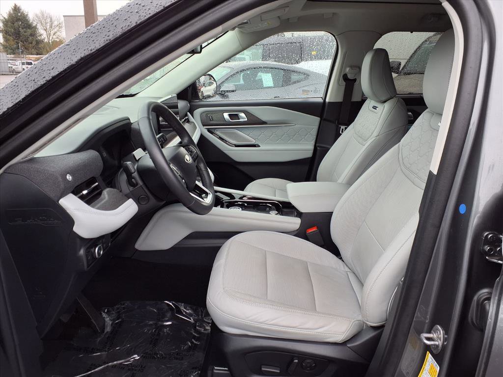 Certified 2025 Ford Explorer Platinum w/ Ultimate Package image 13