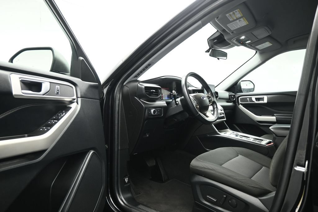 Certified 2022 Ford Explorer XLT RWD image 7