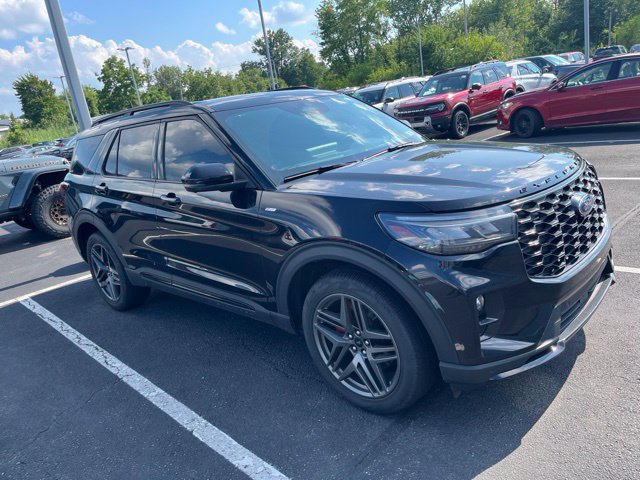 Certified 2025 Ford Explorer ST-Line w/ Premium Package AWD/4WD image 3