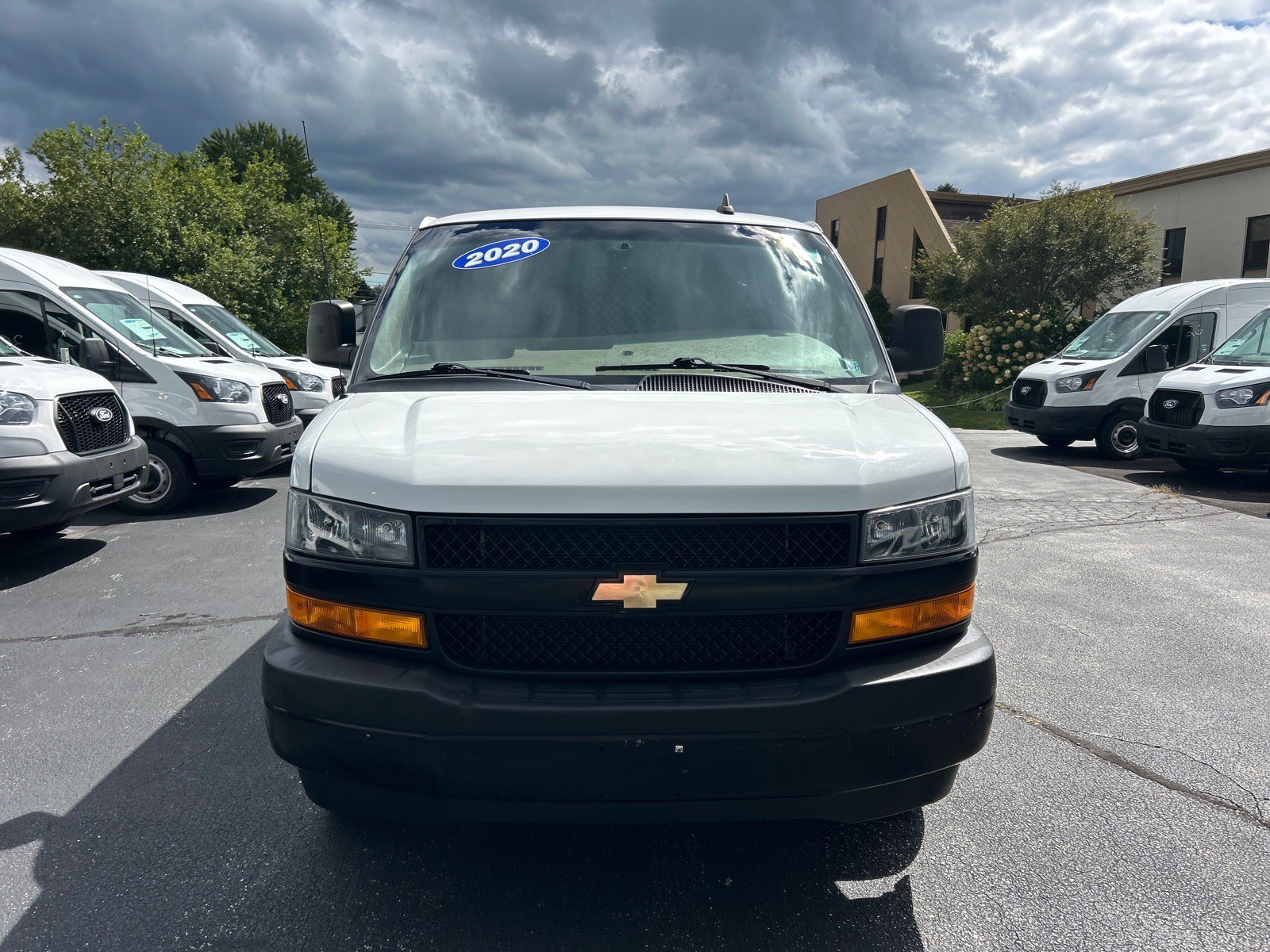 Used 2020 Chevrolet Express 3500 Extended RWD image 2