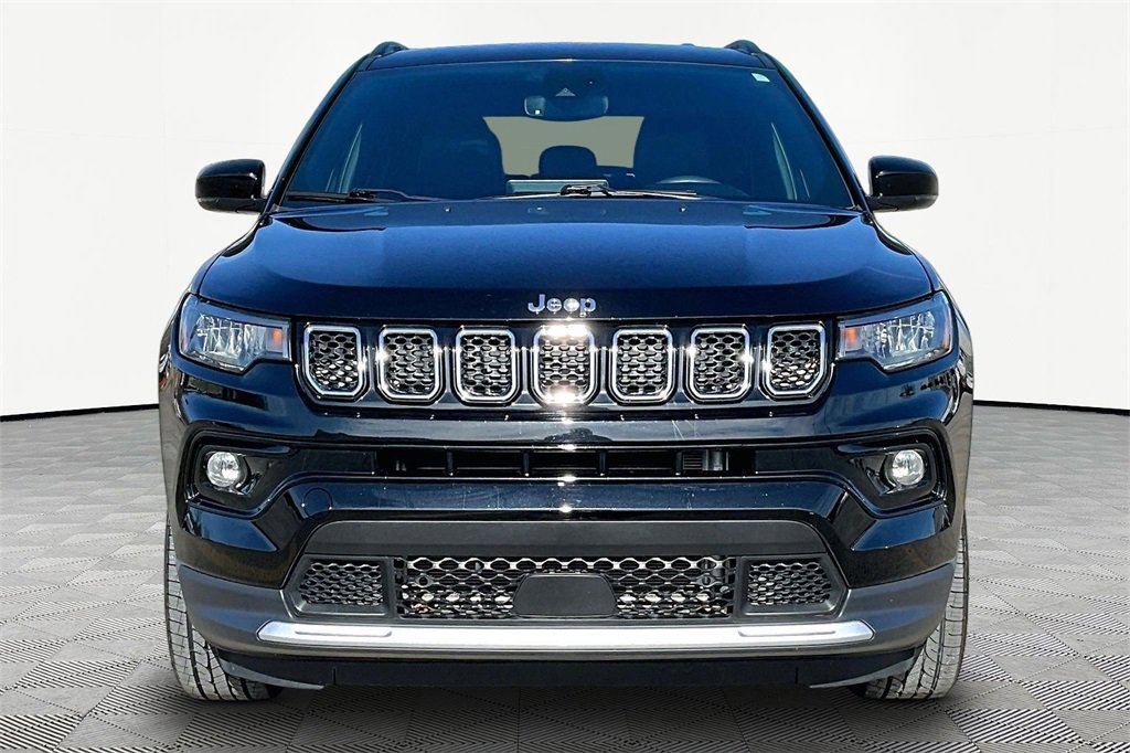 Used 2023 Jeep Compass Limited image 3