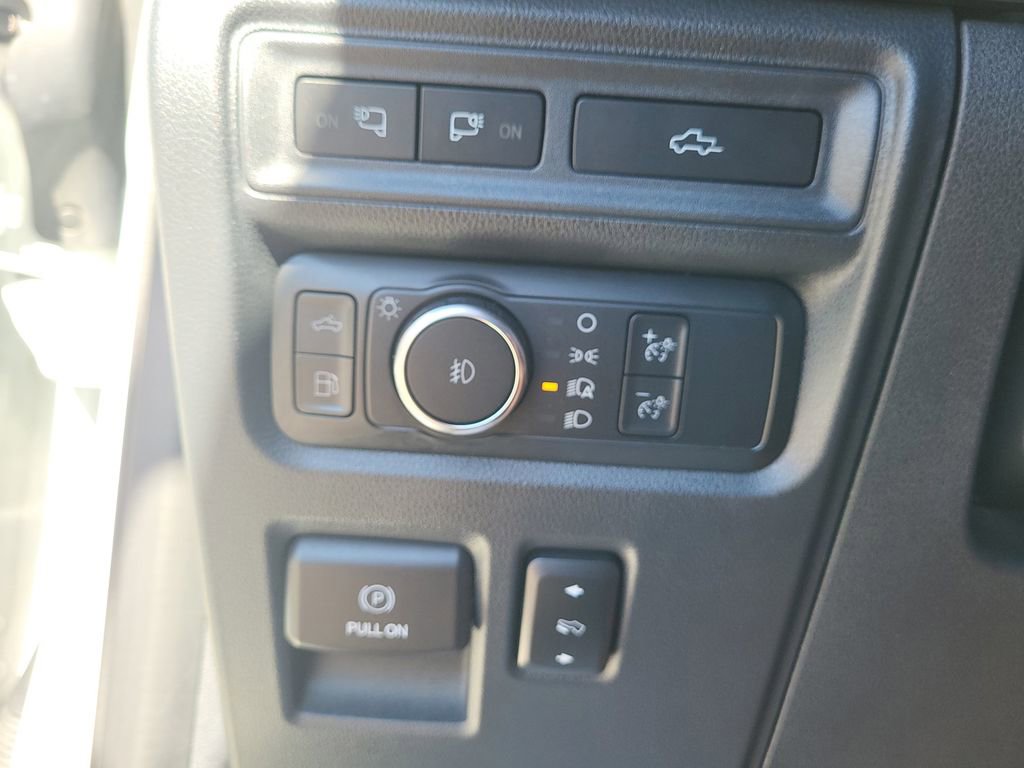 Certified 2022 Ford F150 Platinum w/ Equipment Group 701A High image 33