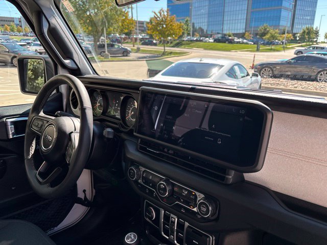 Used 2025 Jeep Wrangler Unlimited Sport AWD/4WD image 17