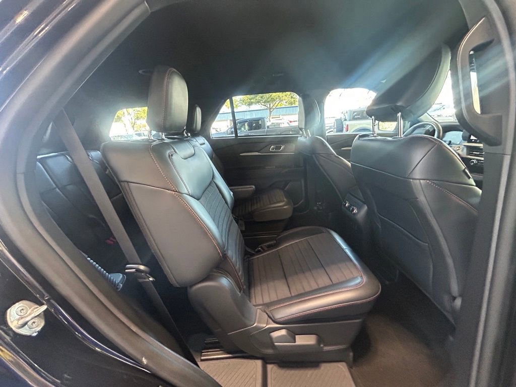 Certified 2025 Ford Explorer ST-Line image 29