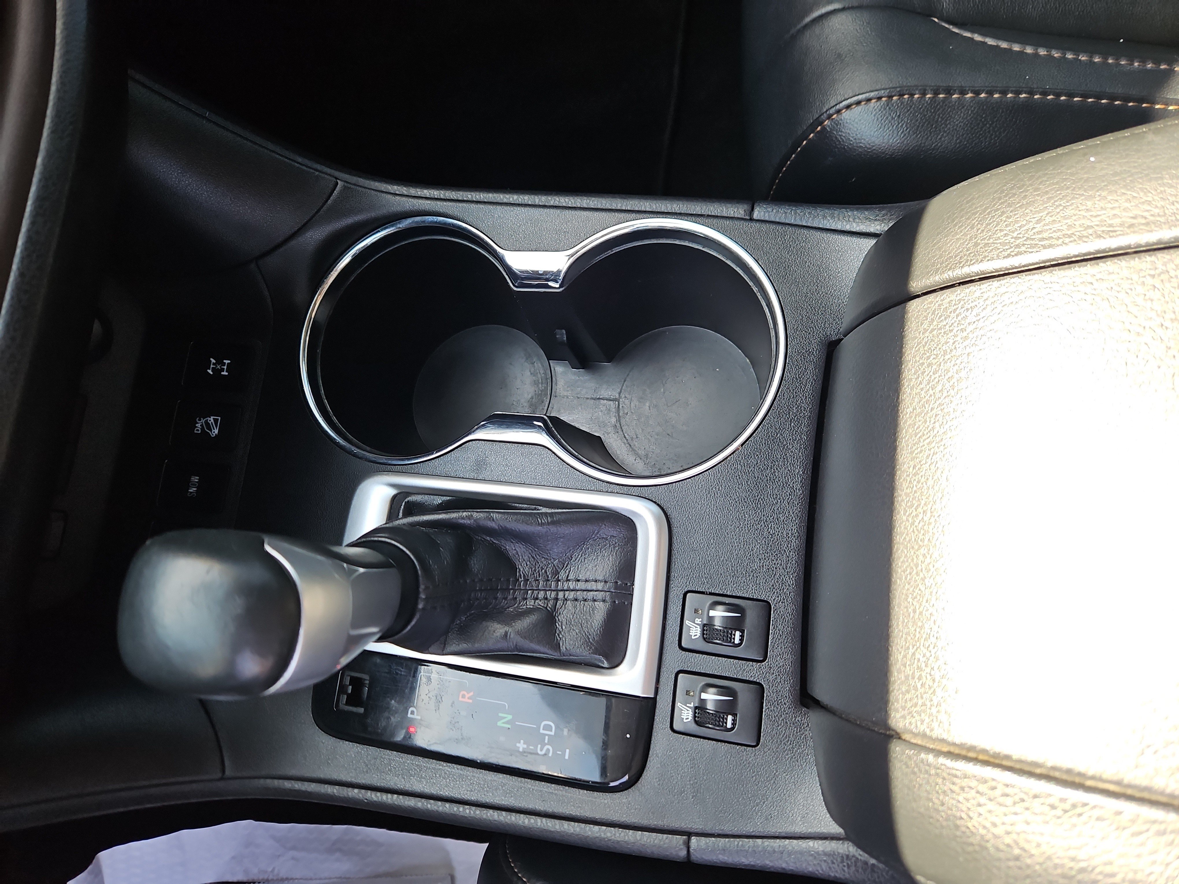 Used 2018 Toyota Highlander XLE AWD/4WD image 27