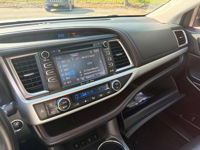 Used 2019 Toyota Highlander XLE AWD/4WD image 36