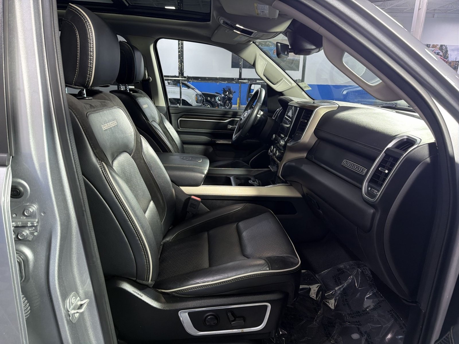 Used 2022 RAM 1500 Laramie AWD/4WD image 22