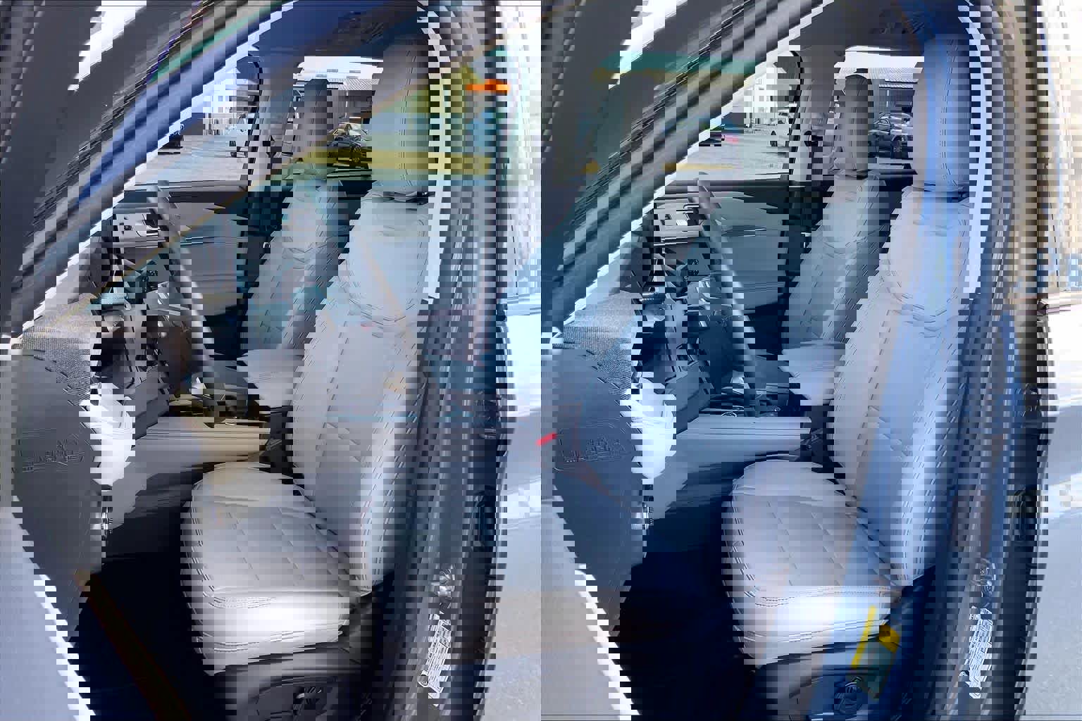 Certified 2025 Ford Explorer Active w/ Active Comfort Package image 10