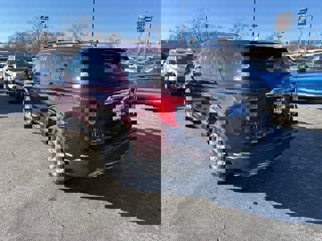 Certified 2022 Ford Explorer XLT w/ Equipment Group 202A image 4