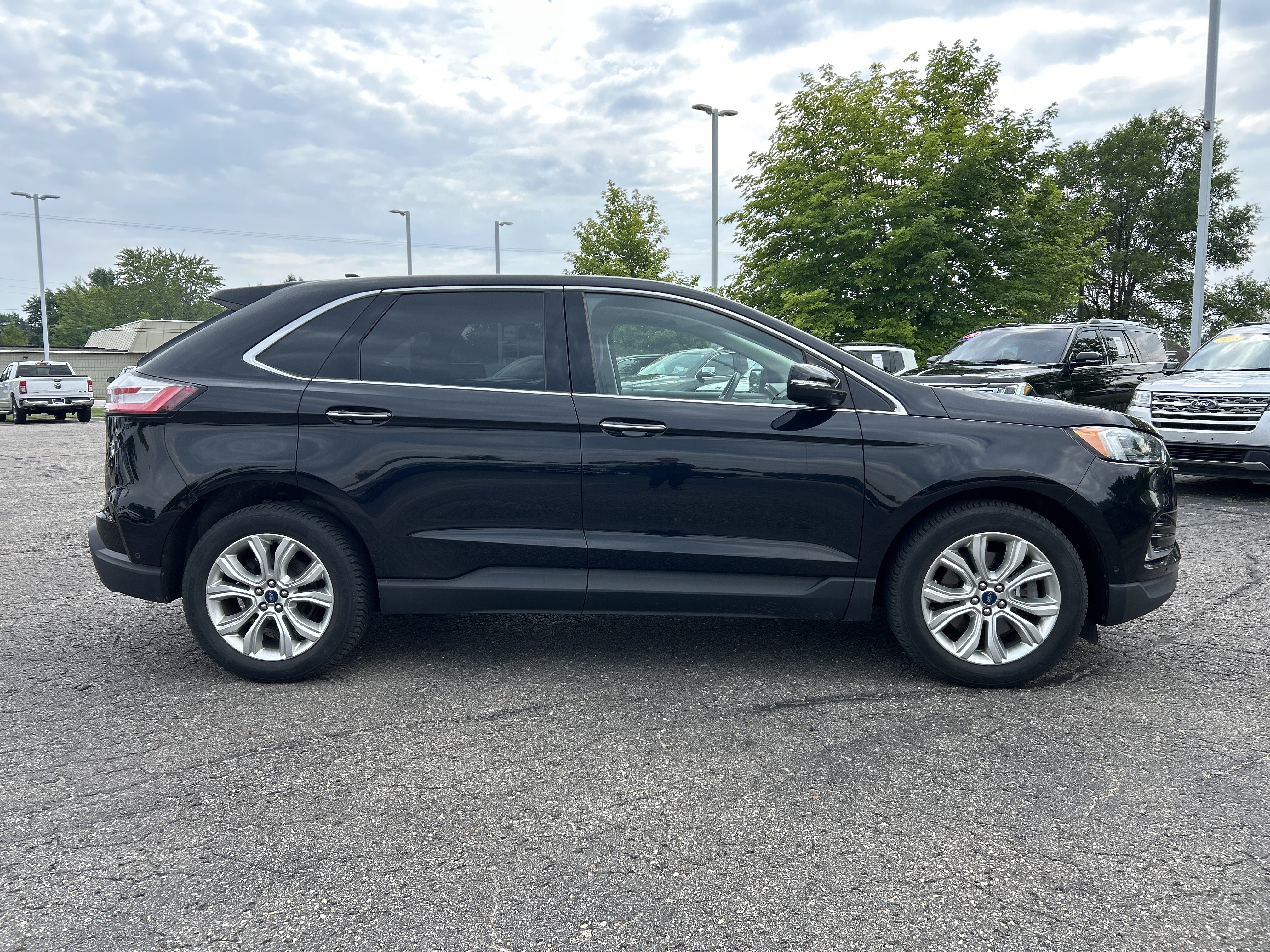 Certified 2020 Ford Edge Titanium w/ Equipment Group 301A AWD/4WD image 3
