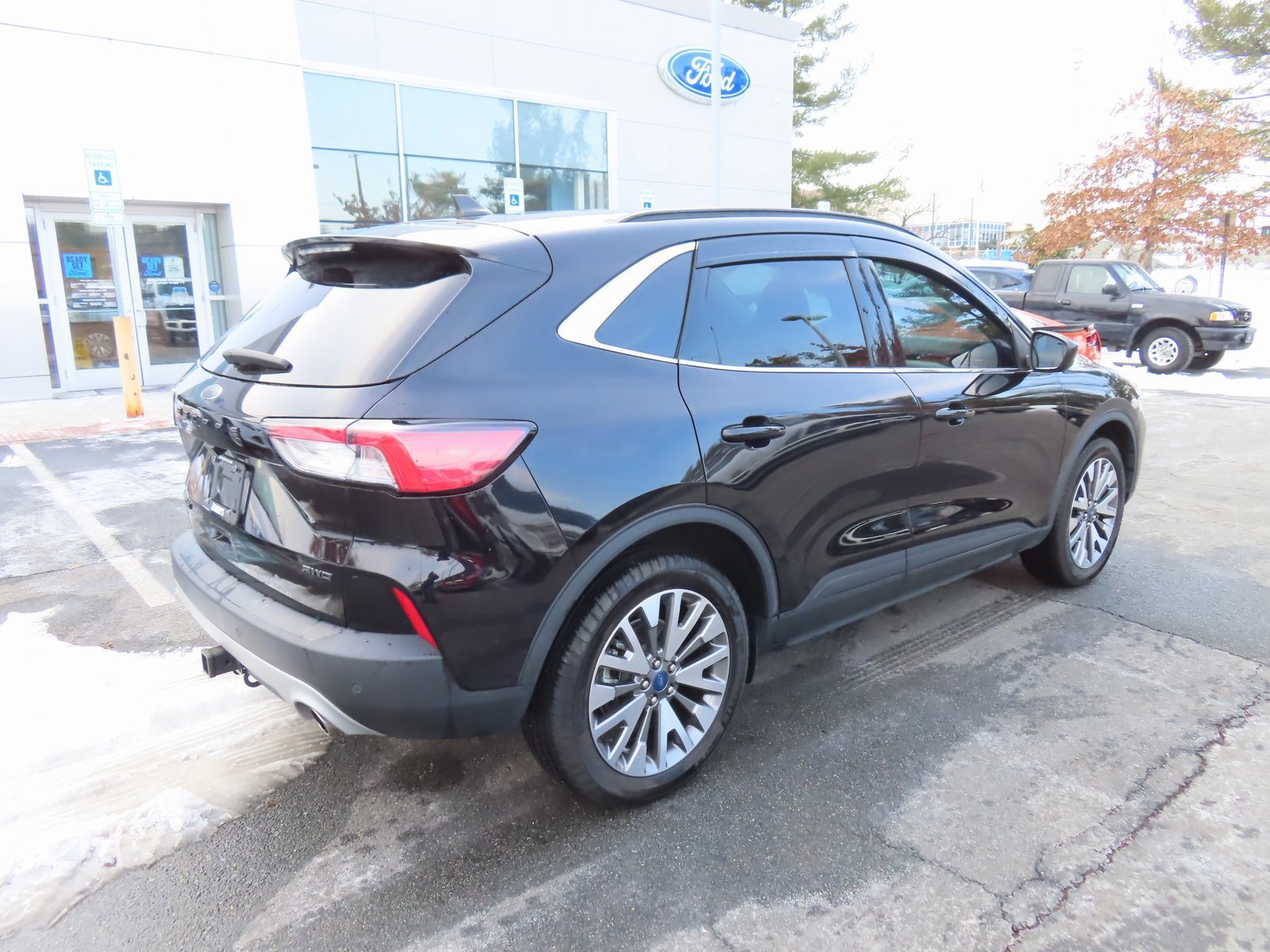 Certified 2022 Ford Escape Titanium w/ Class II Trailer Tow Package image 6