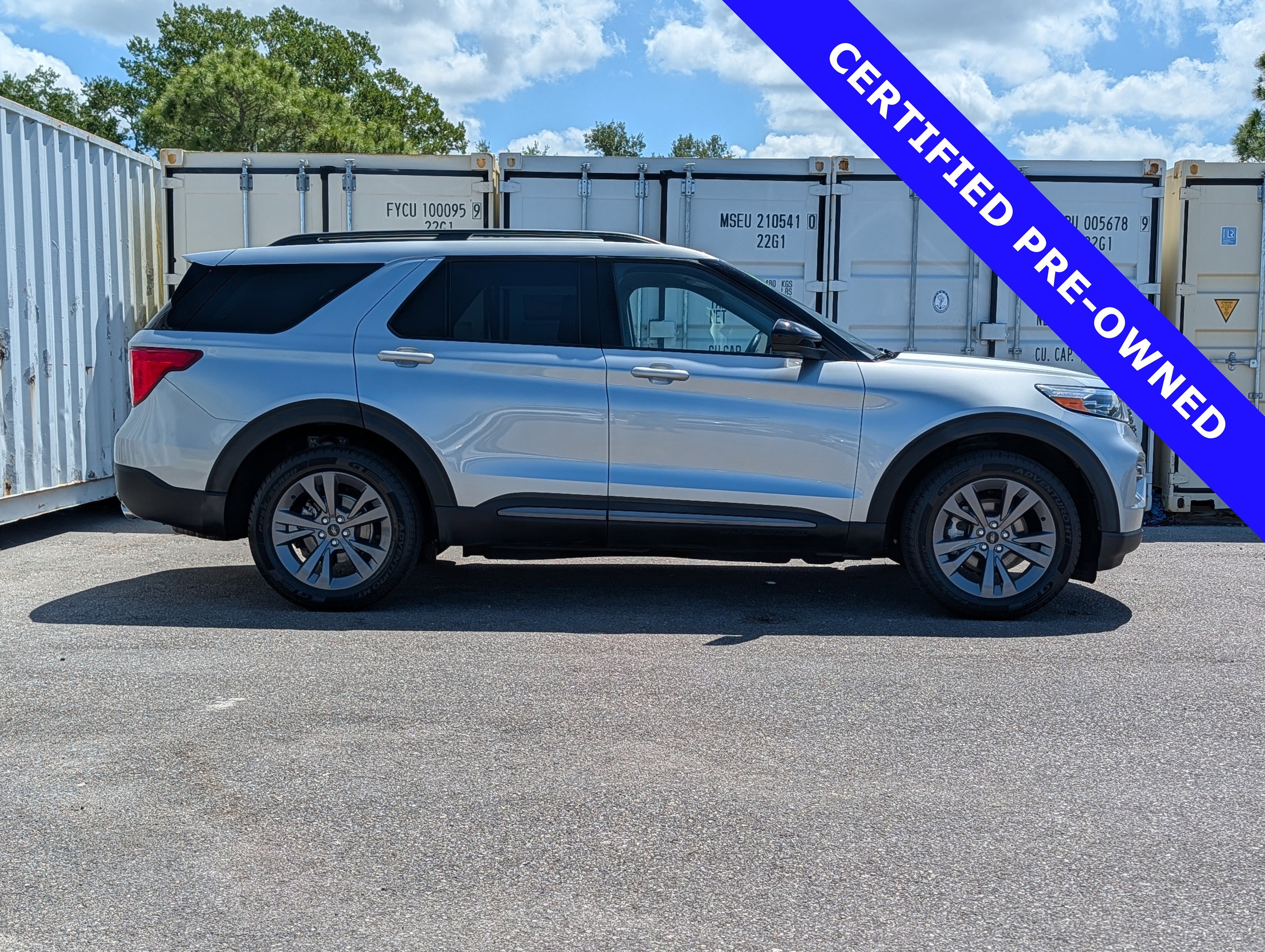 Certified 2022 Ford Explorer XLT w/ Equipment Group 202A AWD/4WD image 5