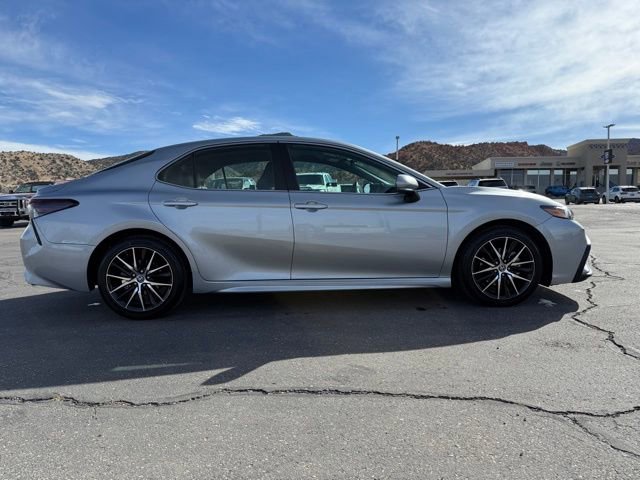 Used 2024 Toyota Camry SE image 9