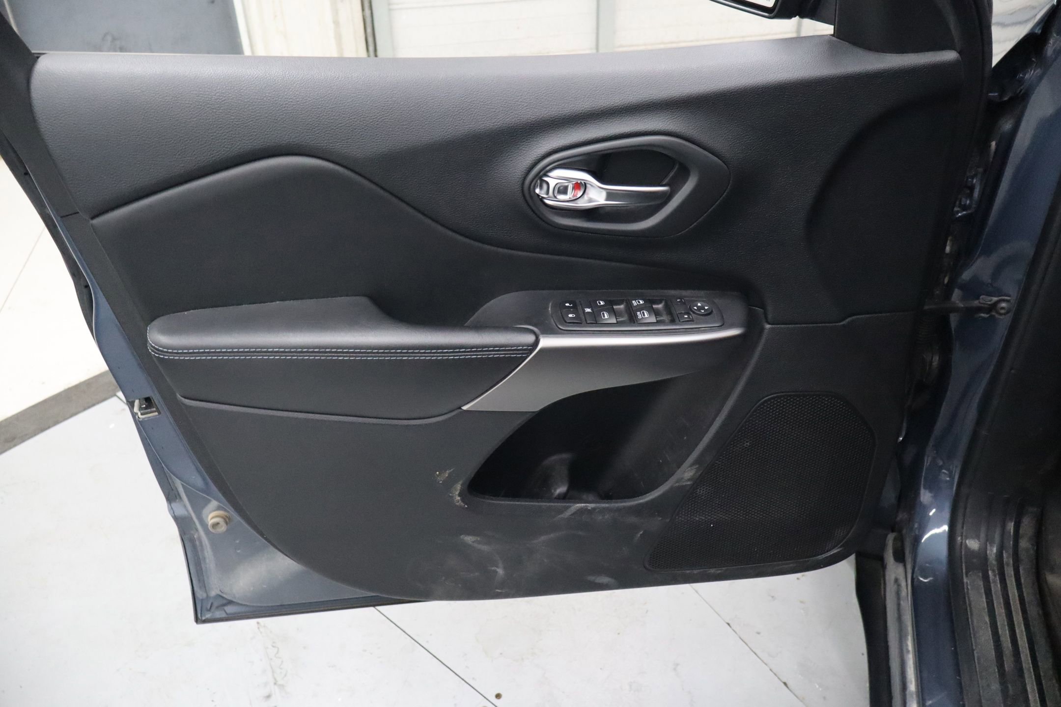 Used 2020 Jeep Cherokee Latitude image 15