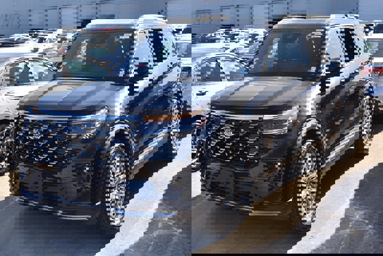 Certified 2025 Ford Explorer Platinum image 1