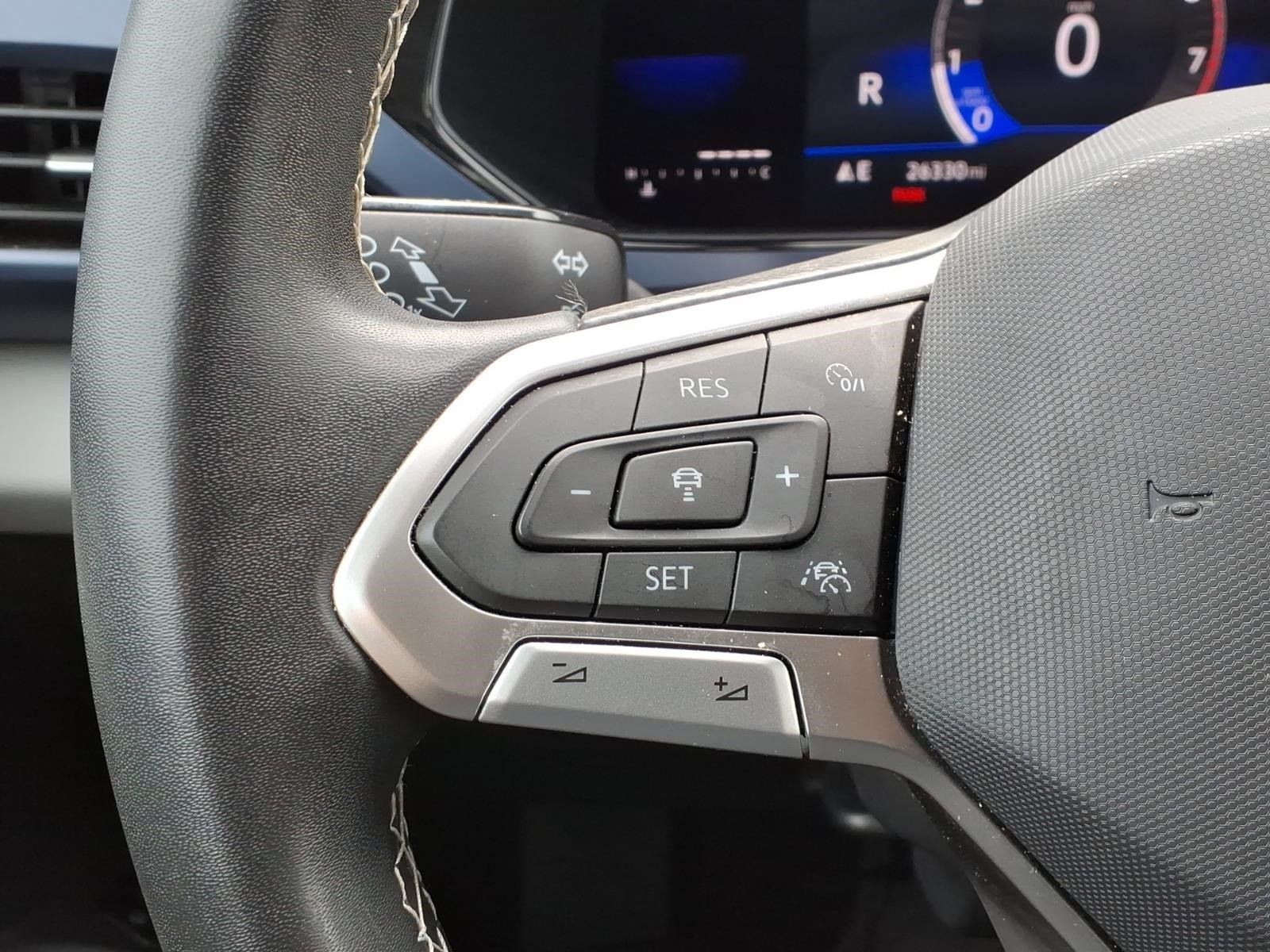 Used 2023 Volkswagen Taos SE w/ Panoramic Sunroof Package FWD image 25