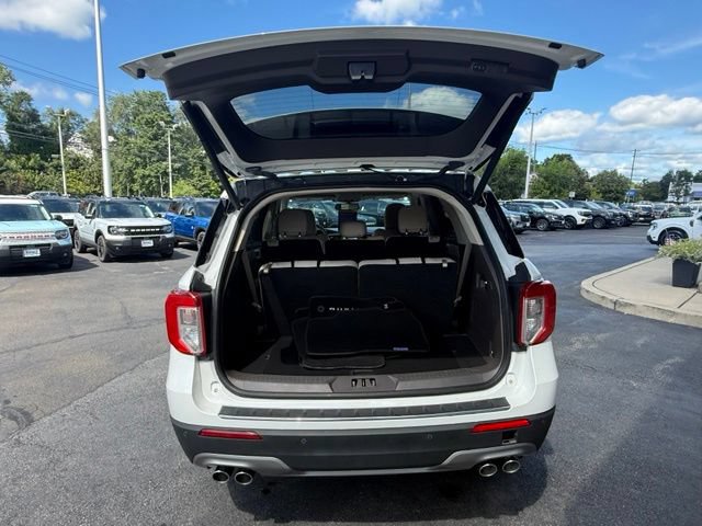 Certified 2023 Ford Explorer Platinum w/ Technology Package AWD/4WD image 6