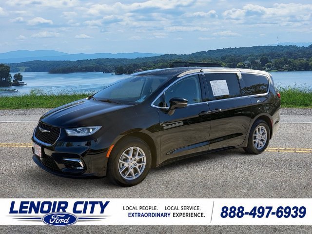 Used 2024 Chrysler Pacifica Touring-L FWD image 17