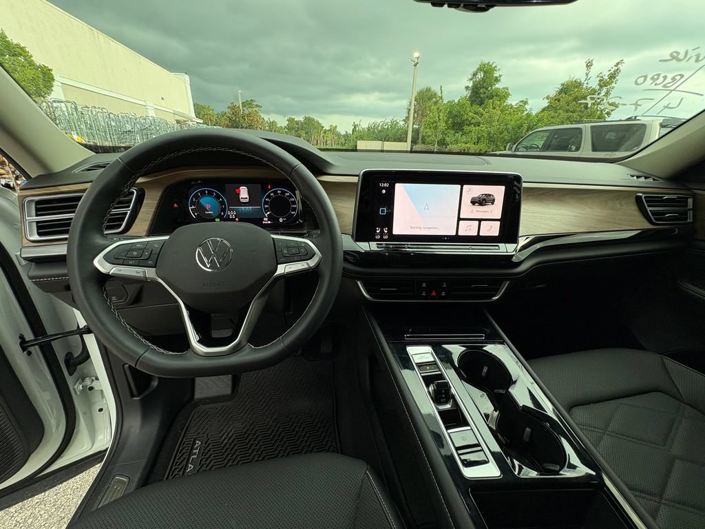 Used 2024 Volkswagen Atlas SE FWD image 6