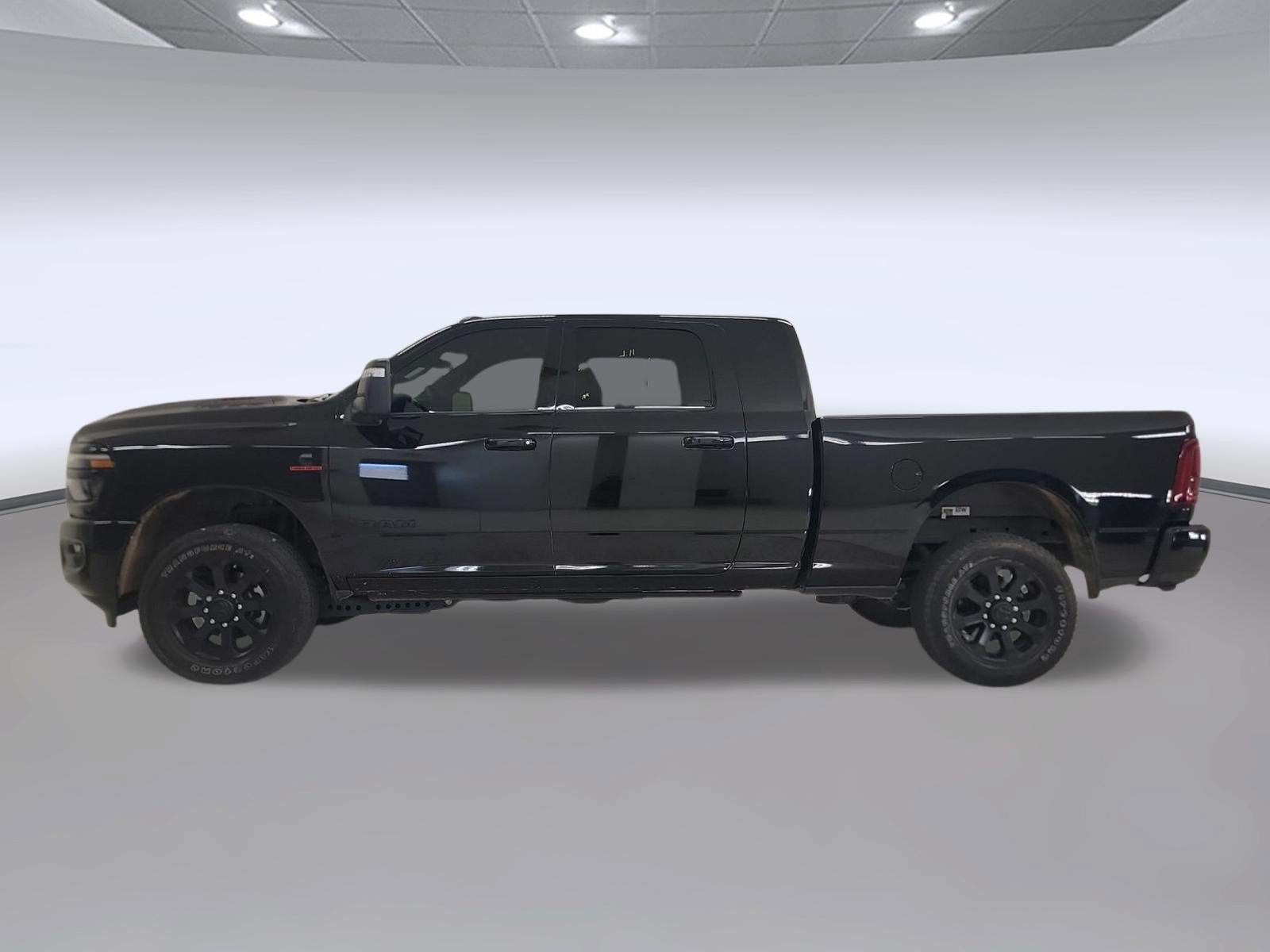 Used 2025 RAM 2500 Laramie w/ Night Edition AWD/4WD image 2