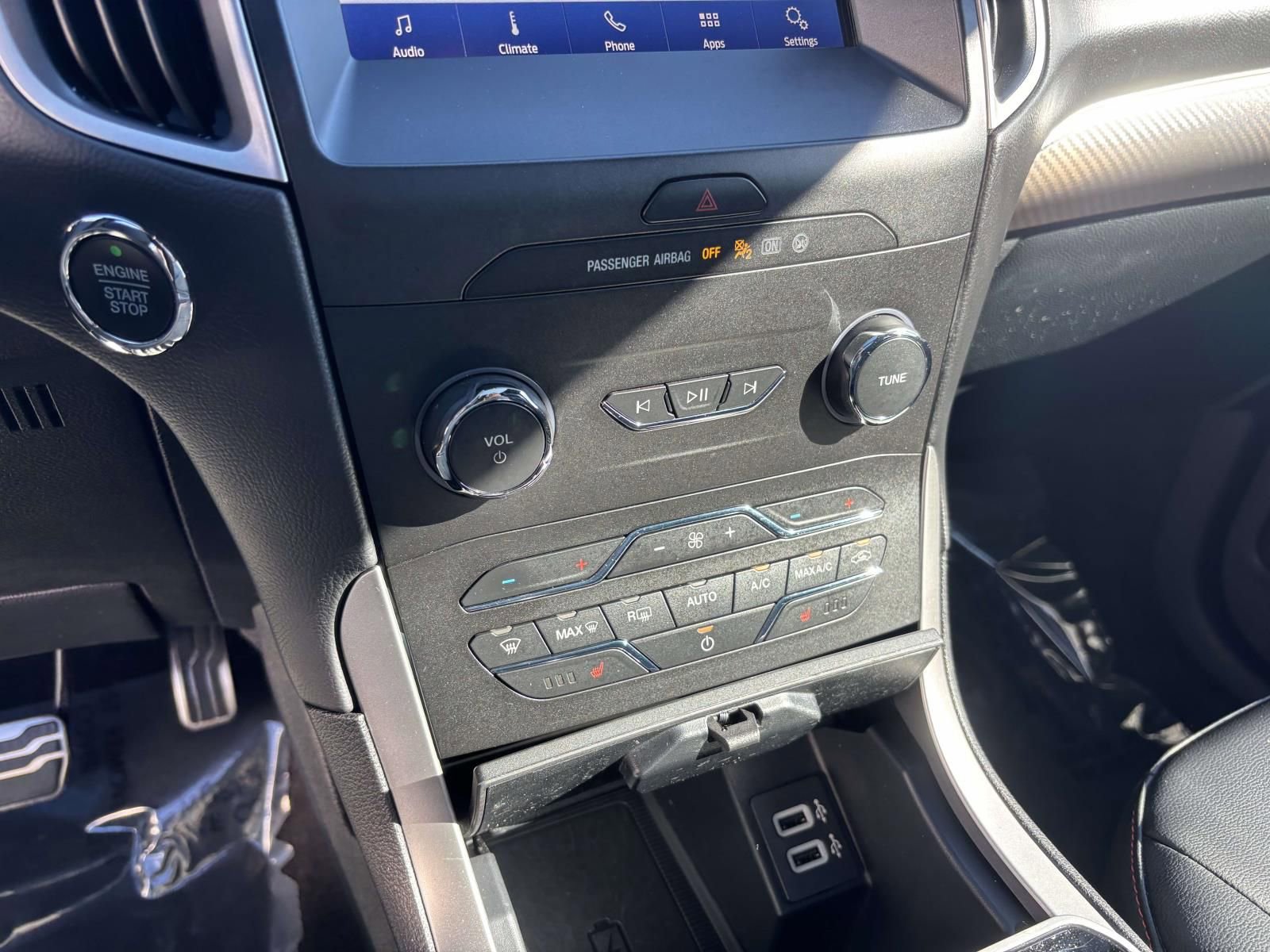 Certified 2020 Ford Edge ST-Line w/ Cold Weather Package image 23