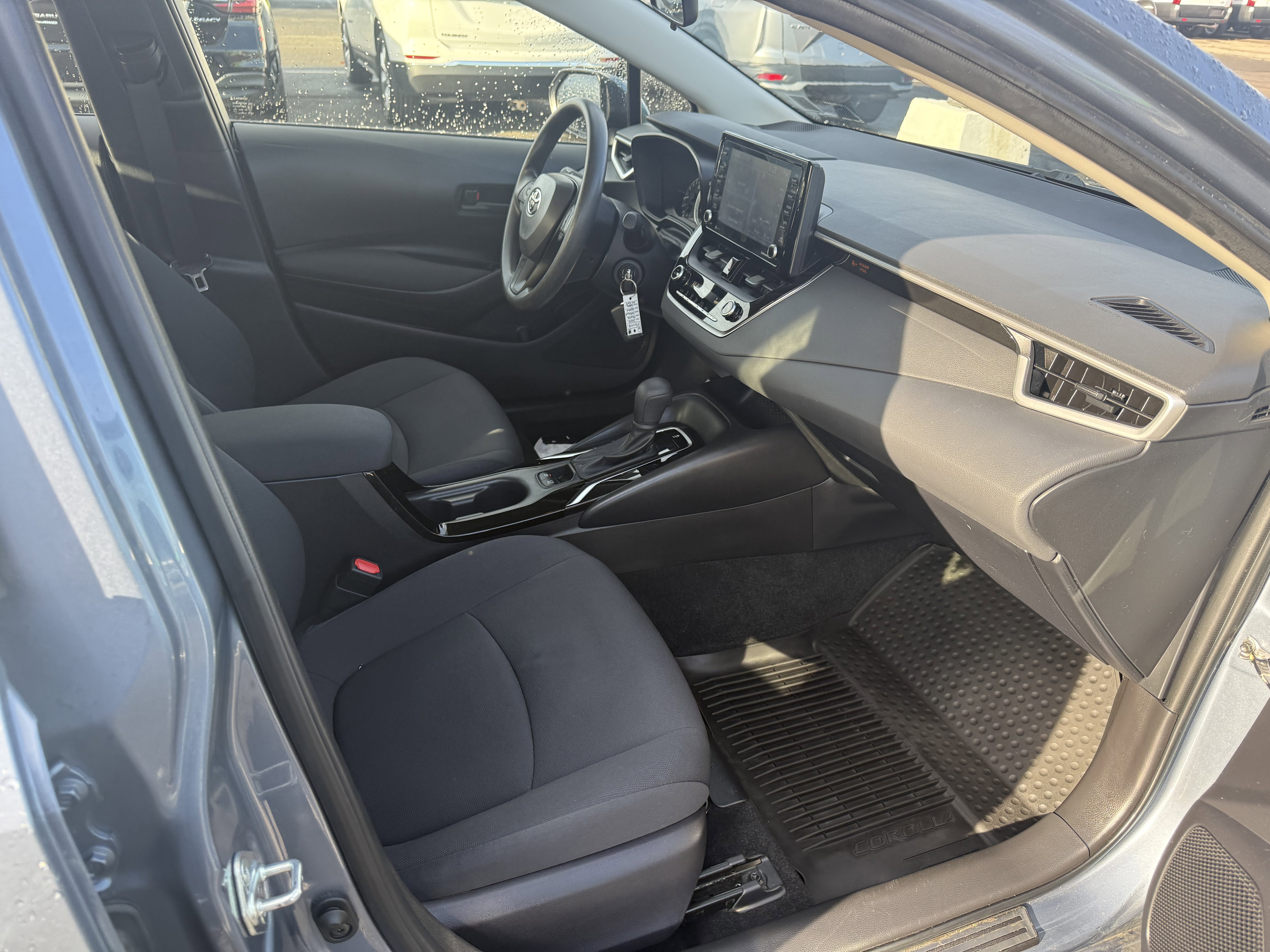 Used 2022 Toyota Corolla LE image 11