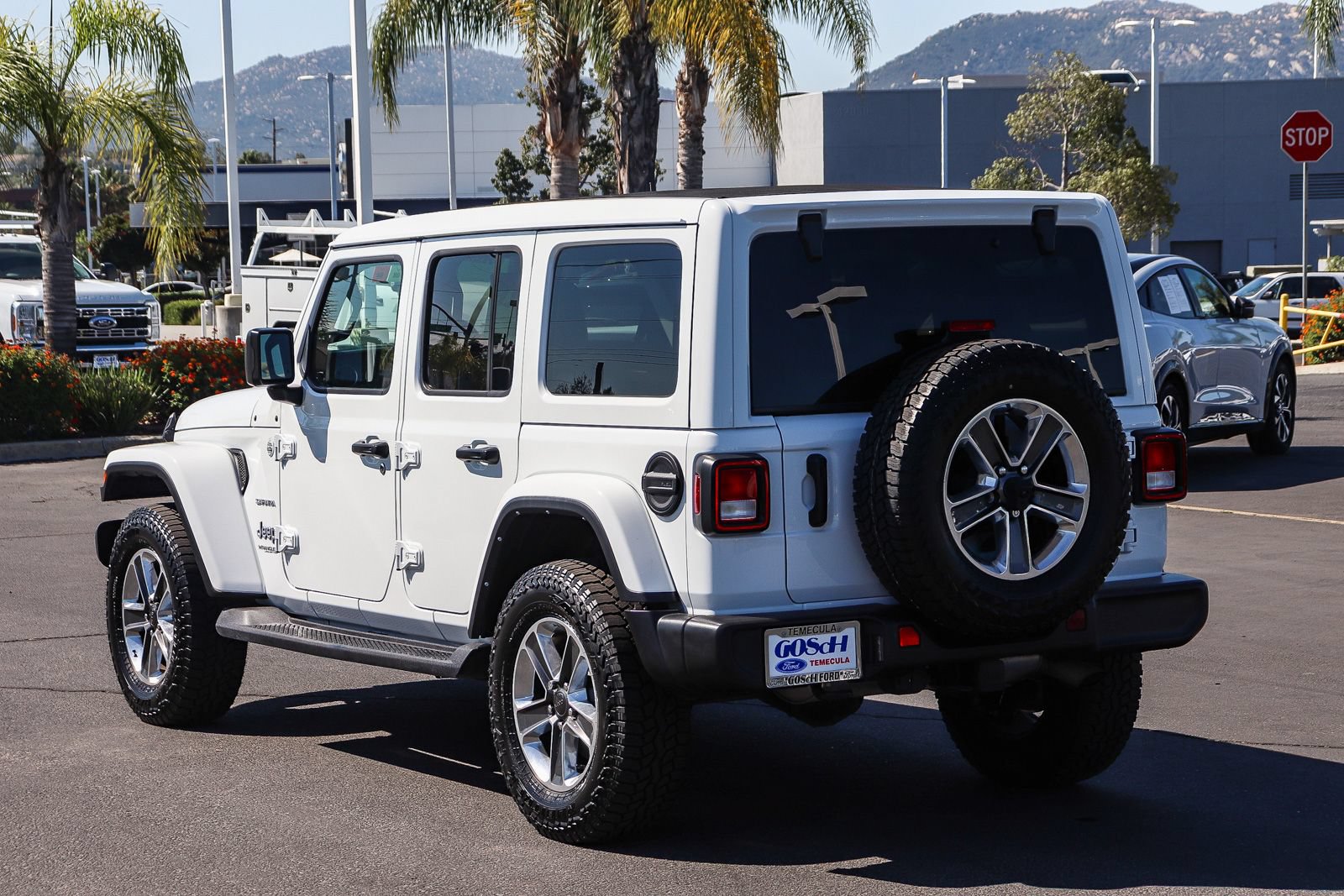 Used 2022 Jeep Wrangler Unlimited Sahara w/ Cold Weather Group AWD/4WD image 6