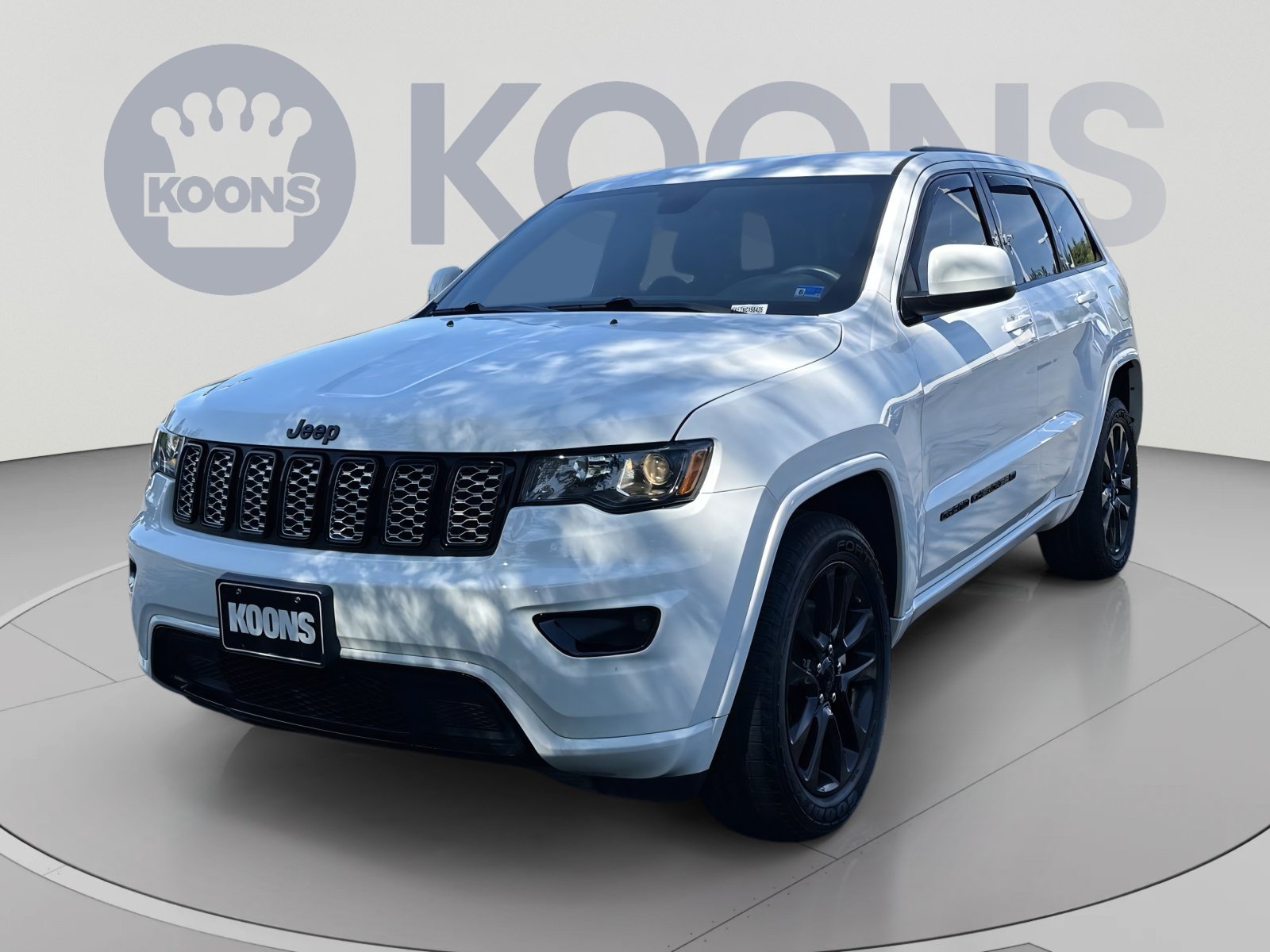Used 2022 Jeep Grand Cherokee Laredo X AWD/4WD image 1