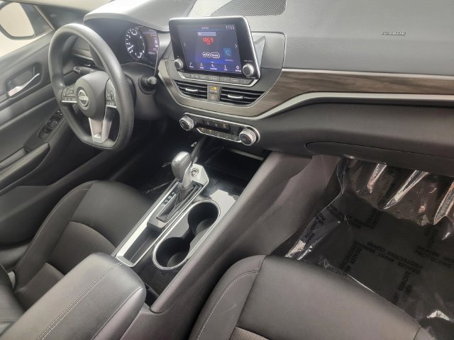 Used 2024 Nissan Altima 2.5 SV FWD image 19