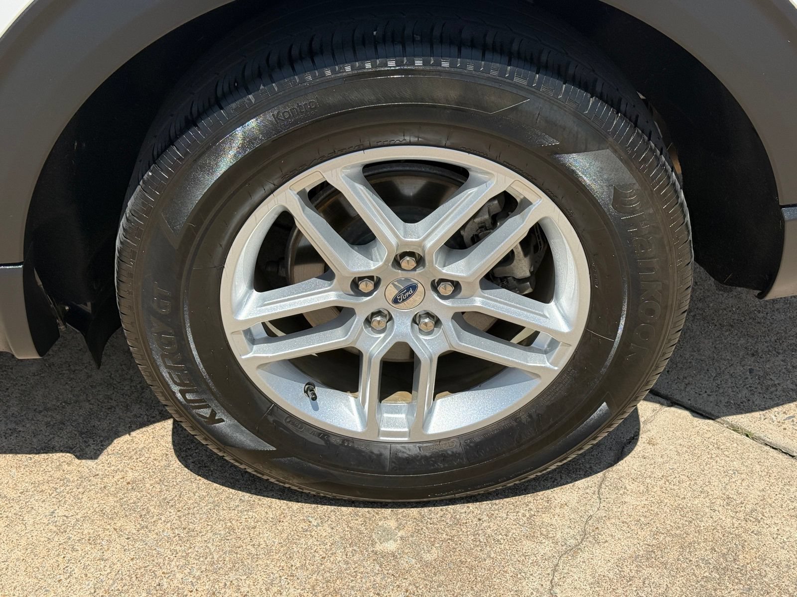 Certified 2025 Ford Explorer Active w/ Active Comfort Package RWD image 9