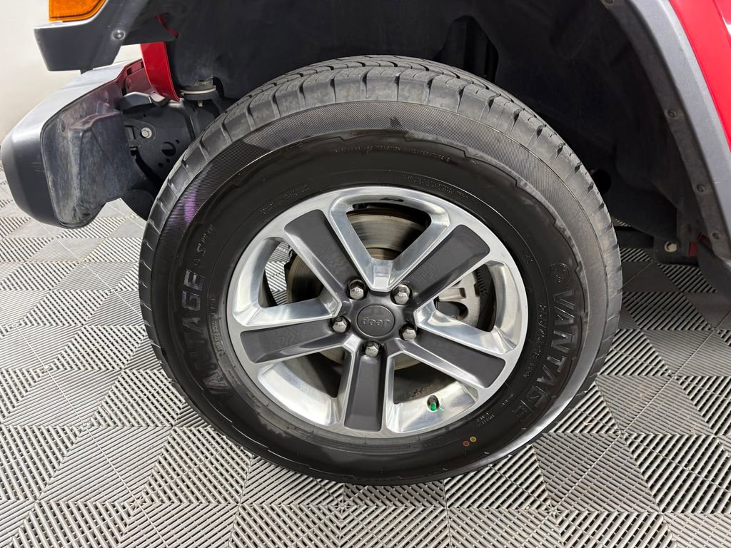 Used 2019 Jeep Wrangler Unlimited Sahara image 10
