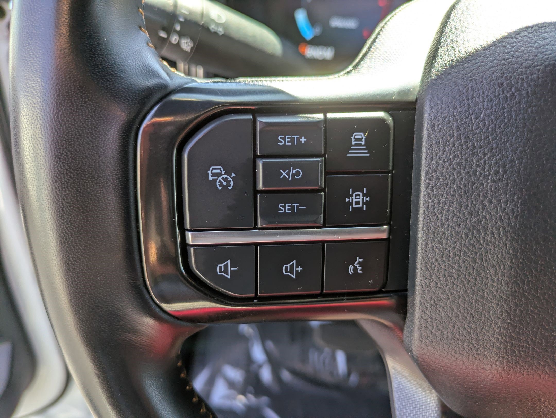 Certified 2023 Ford F250 Platinum w/ FX4 Off-Road Package AWD/4WD image 19