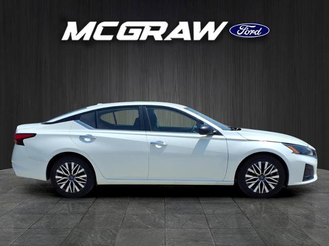 Used 2024 Nissan Altima 2.5 SV FWD image 7