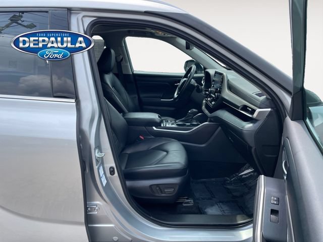 Used 2022 Toyota Highlander XLE AWD/4WD image 19