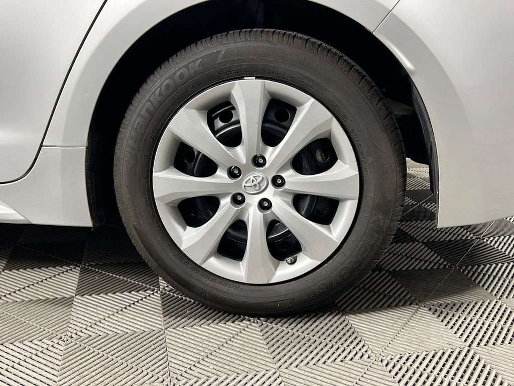 Used 2022 Toyota Corolla LE image 29