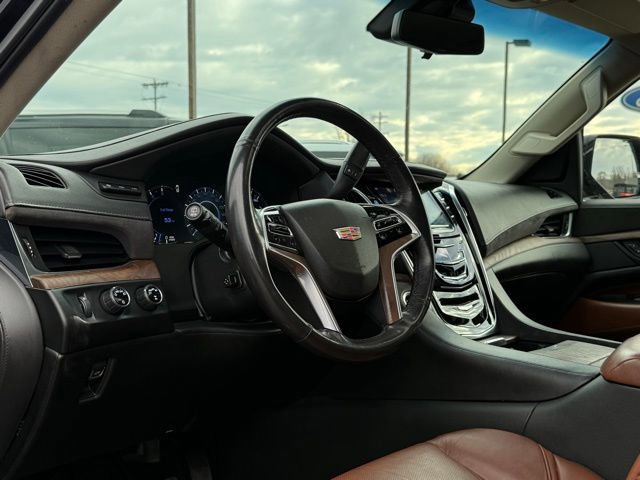 Used 2019 Cadillac Escalade Premium Luxury image 25